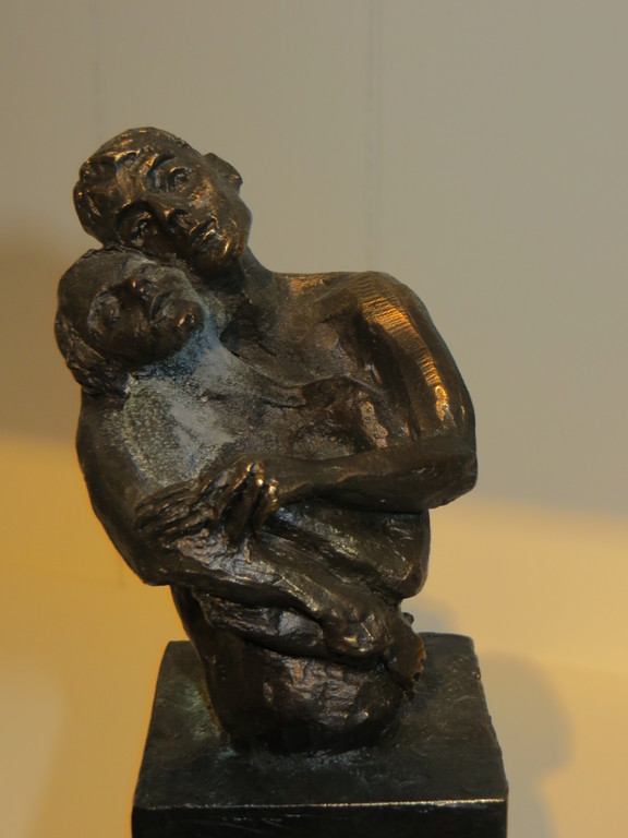 Astrid Veldhuyzen: bronzen beeld, Omarming kopen? Bied vanaf 15!
