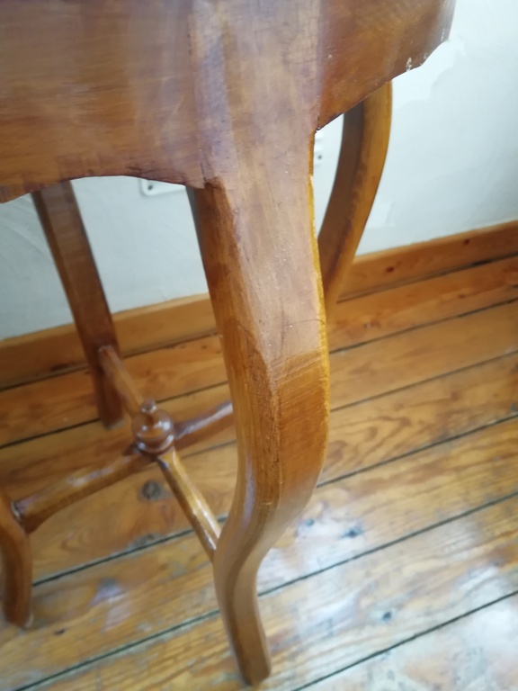 prachtig rustiek massief houten bijzet tafel met marmeren blad kopen? Bied vanaf 50!