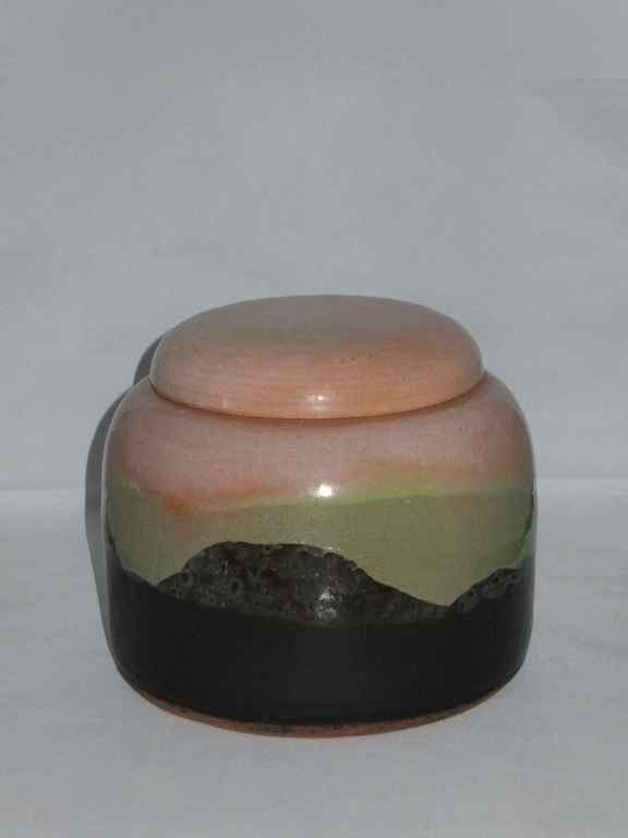 Petri Voet: Decoratieve pot met deksel van geglazuurd keramiek kopen? Bied vanaf 25!