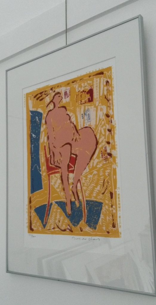 Dominique Chan - Vrouw op rode stoel  - zeefdruk - ingelijst kopen? Bied vanaf 30!