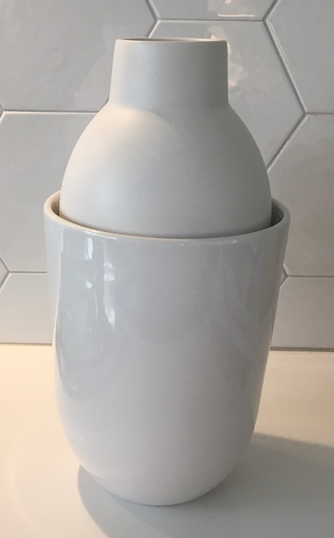 Aardewerken tulpenvaas ontwerp Edward van Vliet voor de Bijenkorf Maastricht  kopen? Bied vanaf 40!