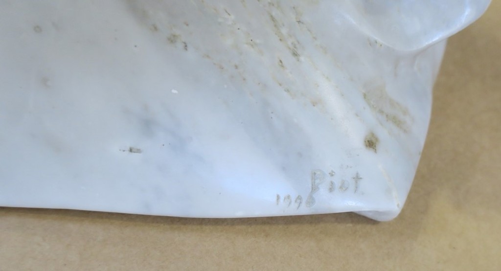 Ryszard Piotrowski: Carrara marmeren beeld, Z.T. Omhelzing (zeer zwaar!) kopen? Bied vanaf 450!