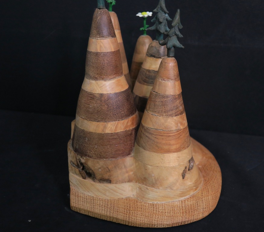 Esty Gertzman: Houten sculptuur, Mountains, trees and flowers kopen? Bied vanaf 35!