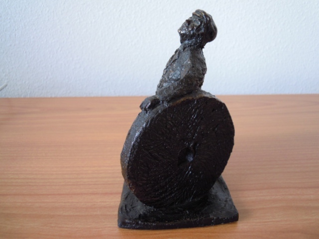 Beeldje van GREET JASPERS 14 cm hoog = gesigneerd.   kopen? Bied vanaf 10!