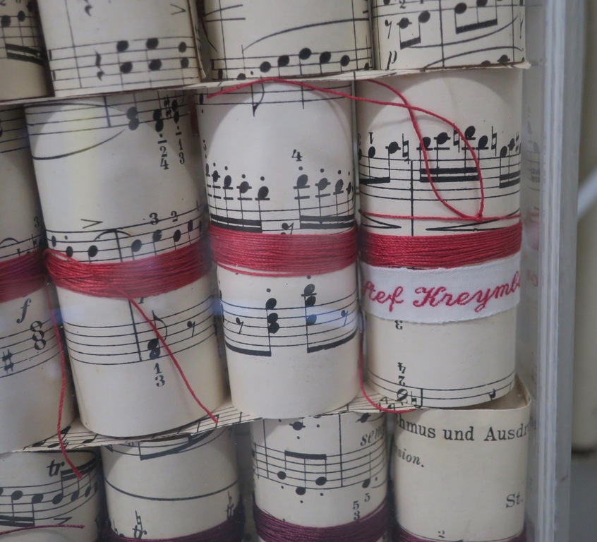 Stef Kreymborg: Bladmuziek en garen, Ingewikkelde muziek II - Ingelijst kopen? Bied vanaf 250!