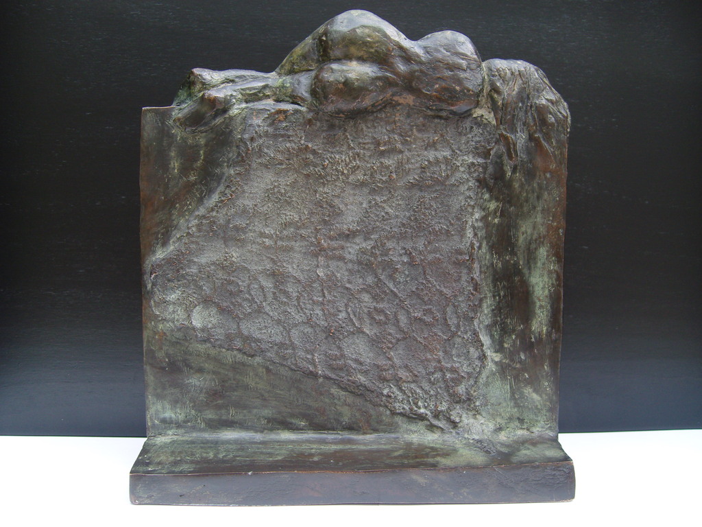 Onbekende kunstenaar: Bronzen beeld "vrouw liggend op muur". kopen? Bied vanaf 200!