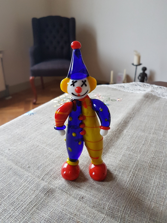 Clown in multicolor glas kopen? Bied vanaf 4!