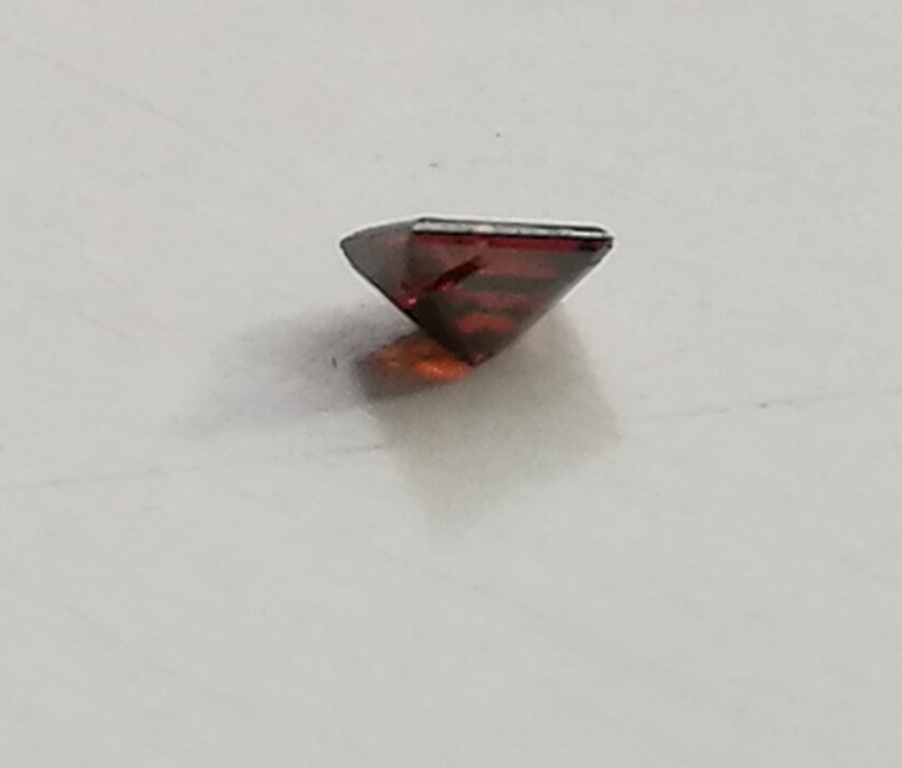 Rood/bruine diamant met IGI certificaat **vanaf €1 ** kopen? Bied vanaf 1!
