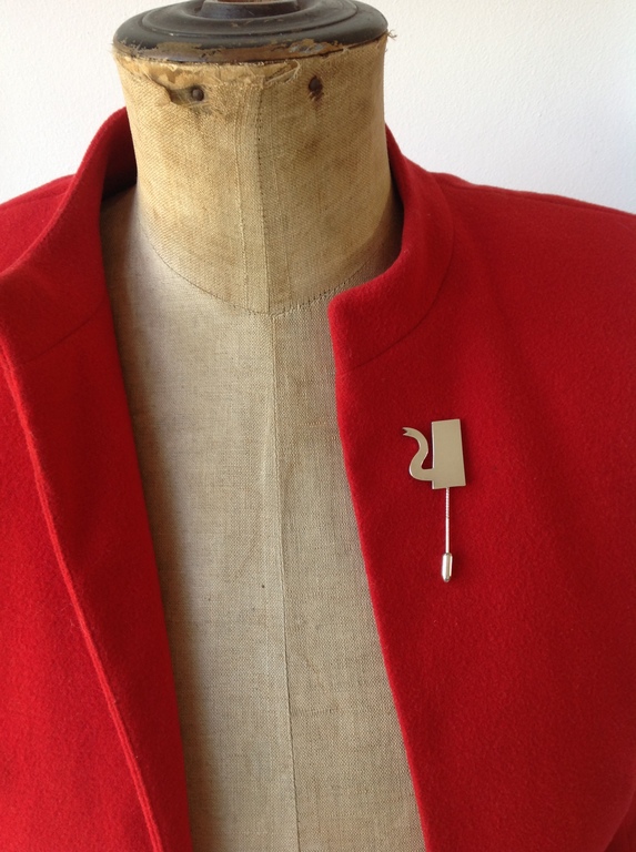 Klaas Gubbels Zilveren pin van een koffiepot ca. 1999 verkocht voor € 149!