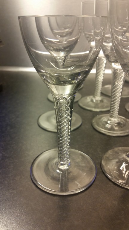 hollandse slinger spiraal glas 26 stuks mondgeblazen 1e helft 20e eeuw kopen? Bied vanaf 150!
