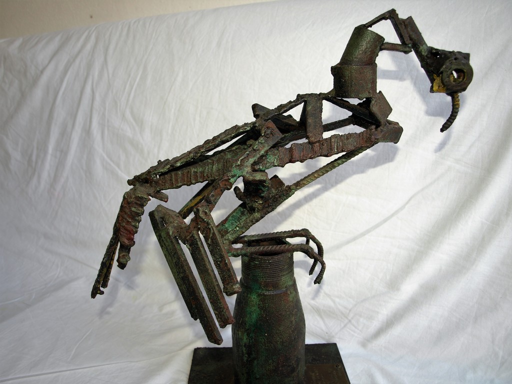 Dumont / Leo van den Berg: Beeld – De gehavende Vredesduif –Bevrijding'45 kopen? Bied vanaf 550!