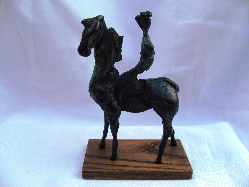 Bot, Tineke:Bronzen beeldje van Amazone. verkocht voor € 150!