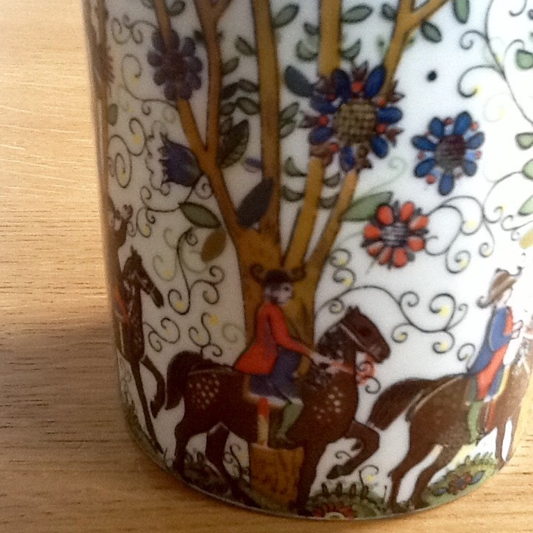 Kurt Hammer, mokje met ruiters en florale motieven kopen? Bied vanaf 1!