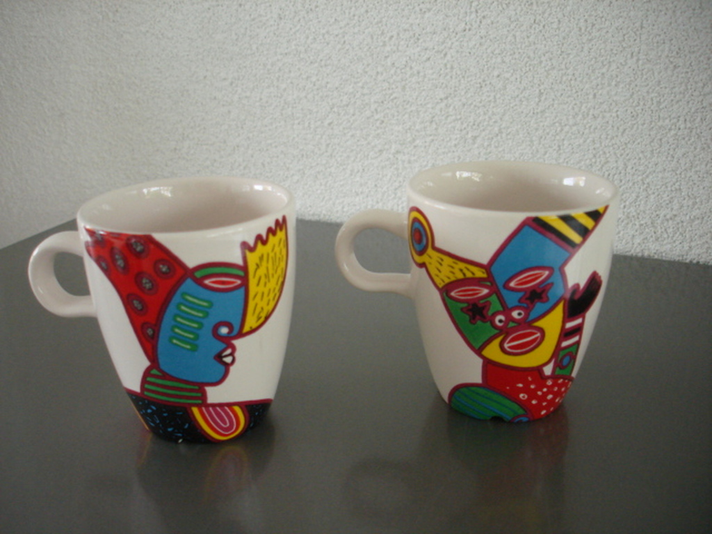 BRIELS: twee koffiekopjes kopen? Bied vanaf 1!