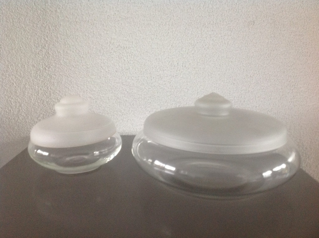 Jacques Boon - Leerdam - glazen koekdoos en bonbonnière. kopen? Bied vanaf 10!