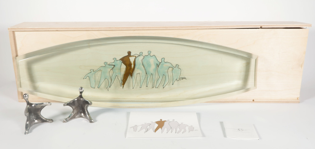 Corry Ammerlaan: Glazen schaal met twee metalen sculpturen in houten bewaarbox kopen? Bied vanaf 1!