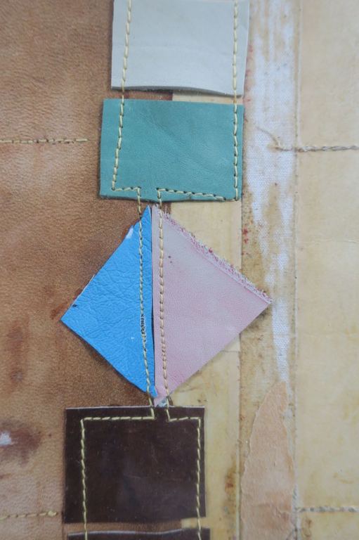 Martje Verhoeven: Collage van leer, Abstracte compositie - Ingelijst kopen? Bied vanaf 50!