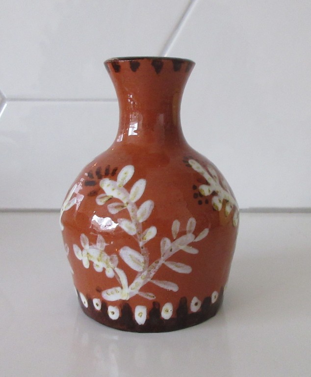 Art nouveau aardewerken vaasje met slibglazuur decoratie kopen? Bied vanaf 5!