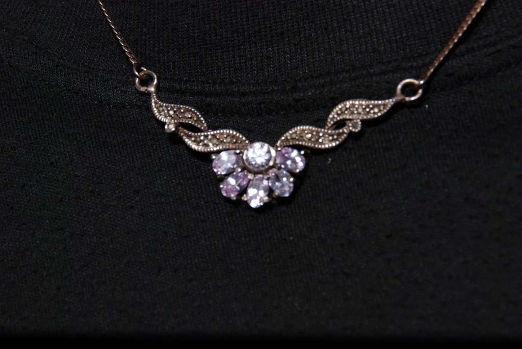 Sterling Zilveren ketting met 6 Bergkristallen. Oude ornamenten. kopen? Bied vanaf 45!