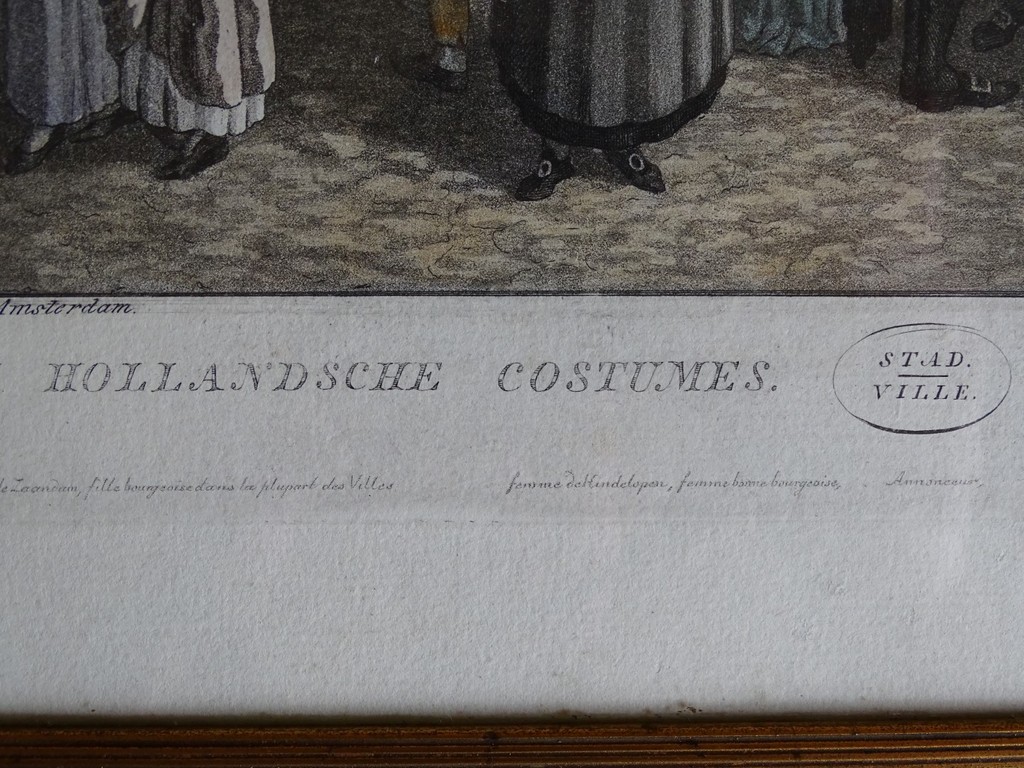 Ingekleurde gravure, Hollandsche Costumes, te Amsterdam, 19e eeuw  kopen? Bied vanaf 1!