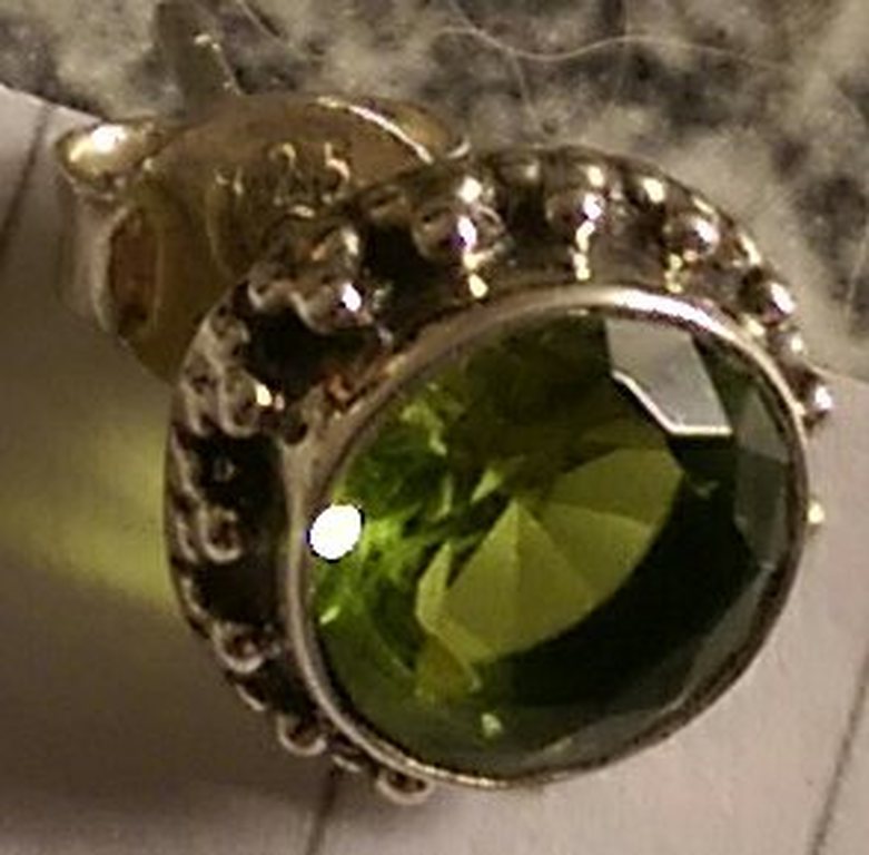 Zilveren oorbellen met peridot(helder groen) kopen? Bied vanaf 20!