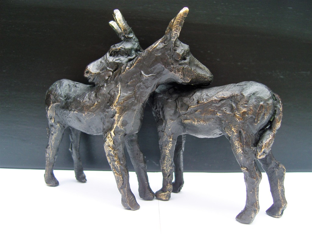 Astrid Veldhuyzen-Koppen: Bronzen beeldje "Zorgzaam". kopen? Bied vanaf 75!