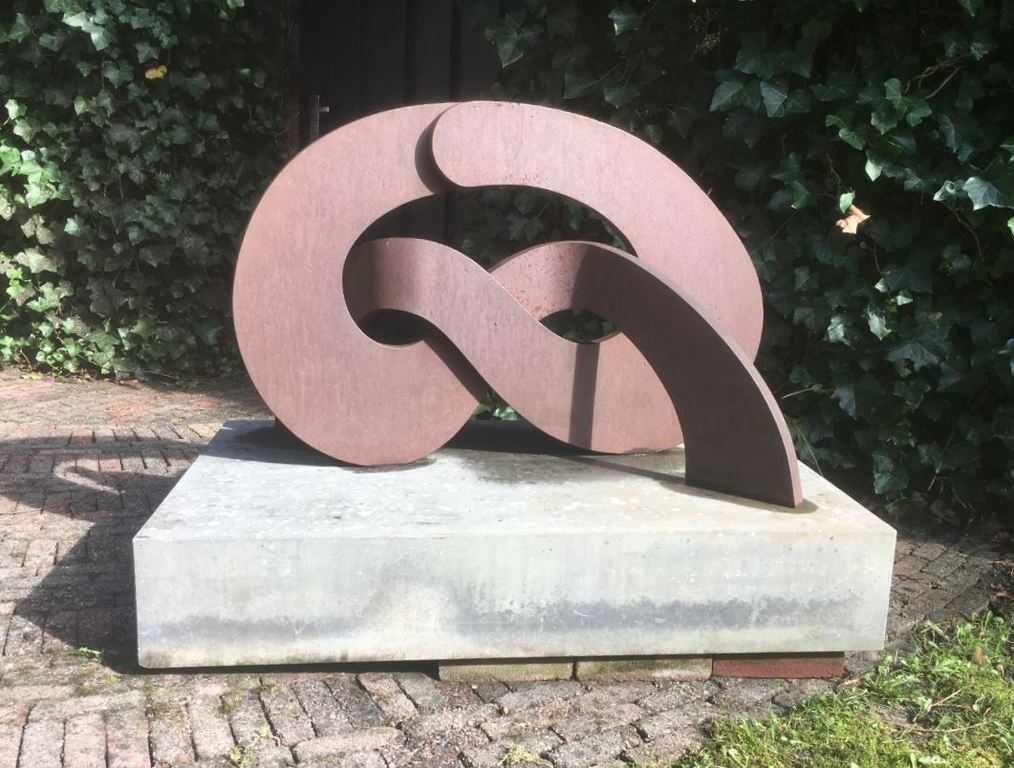 Shinkichi Tajiri: Zeldzaam gietijzeren beeld: Overhand Knot (Groot) verkocht voor € 8000!