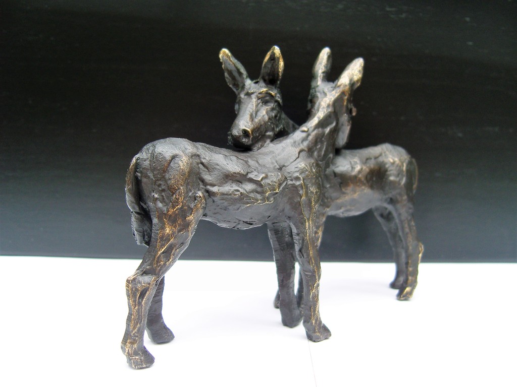 Astrid Veldhuyzen-Koppen: Bronzen beeldje "Zorgzaam". kopen? Bied vanaf 75!