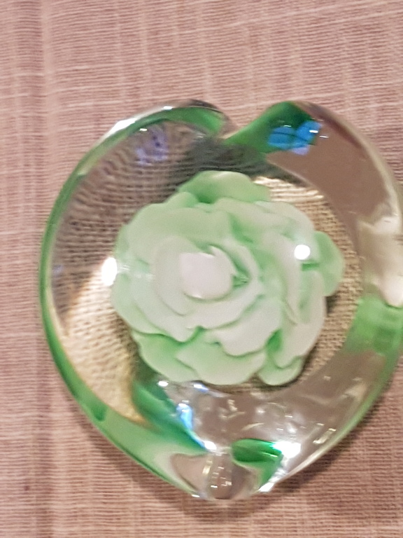 Hartvormige presse-papier met bloem in Melk glas ( vetro lattimo )  kopen? Bied vanaf 15!