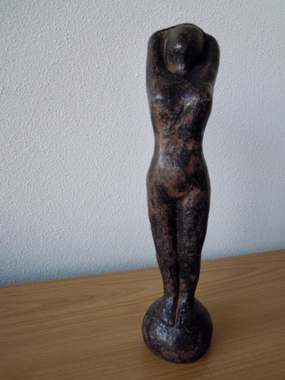 Hand gemaakt beeld vrouwelijk naakt - 36 cm hoog.   verkocht voor € 100!