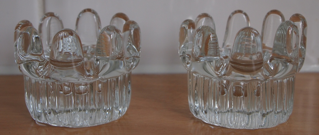 Goran Warff voor Kosta Boda - twee vintage glazen kandelaars model 'Sunflower' kopen? Bied vanaf 20!