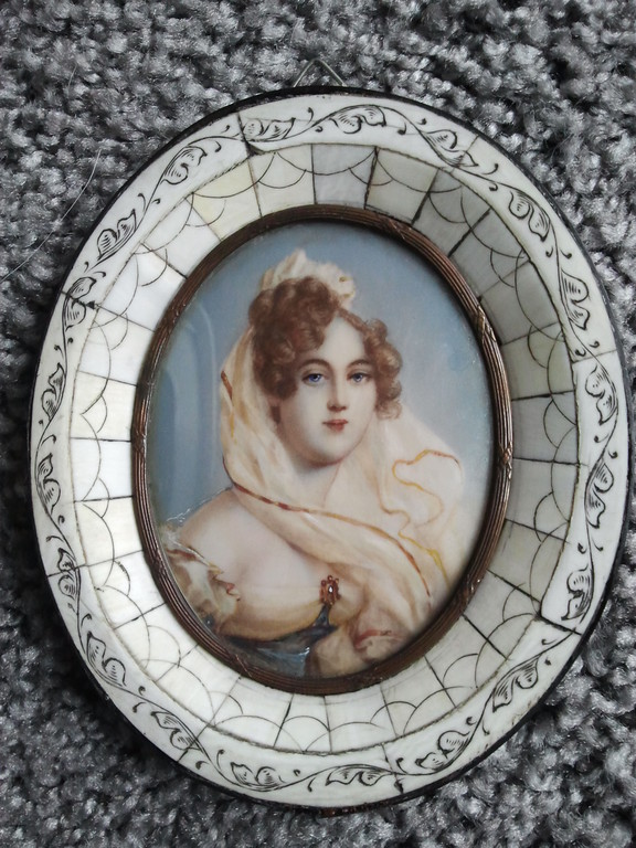 Portretminiatuur handbeschilderd kopen? Bied vanaf 47!