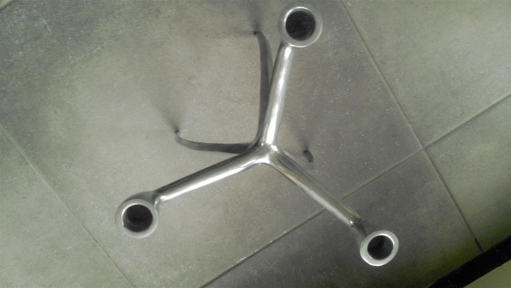 Gepolijst aluminium driearmige kandelaar Spider kopen? Bied vanaf 15!