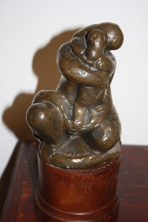 Nic Jonk SCULPTUUR MOEDER EN KIND verkocht voor € 125!