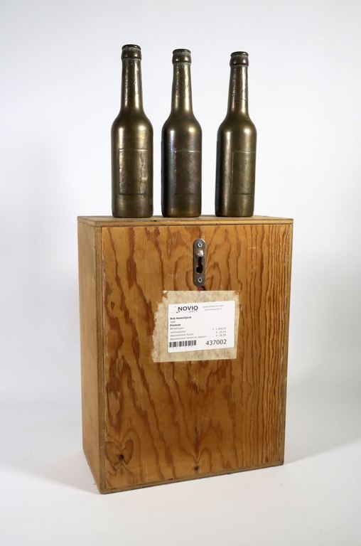 Robert Hamelijnck: 3 Bronzen flesjes op houten constructie, DAB kopen? Bied vanaf 100!