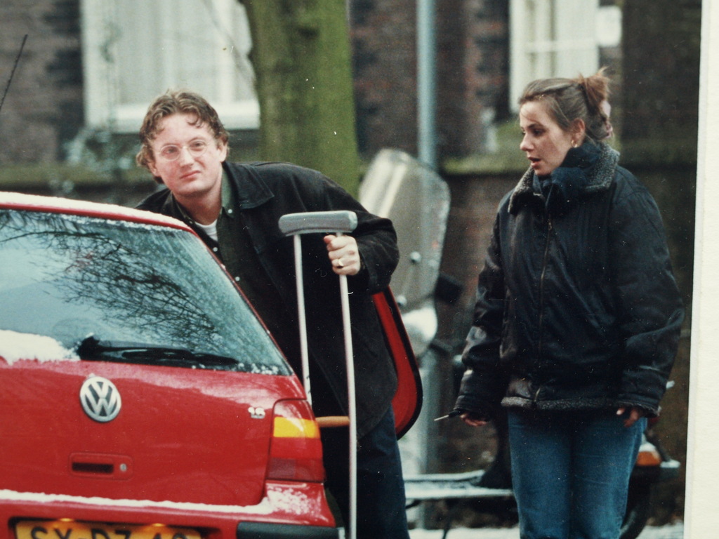 Edwin Smulders : Foto – Rode Volkswagen - gesigneerd – 1999 – oplage 5 ex. kopen? Bied vanaf 1!