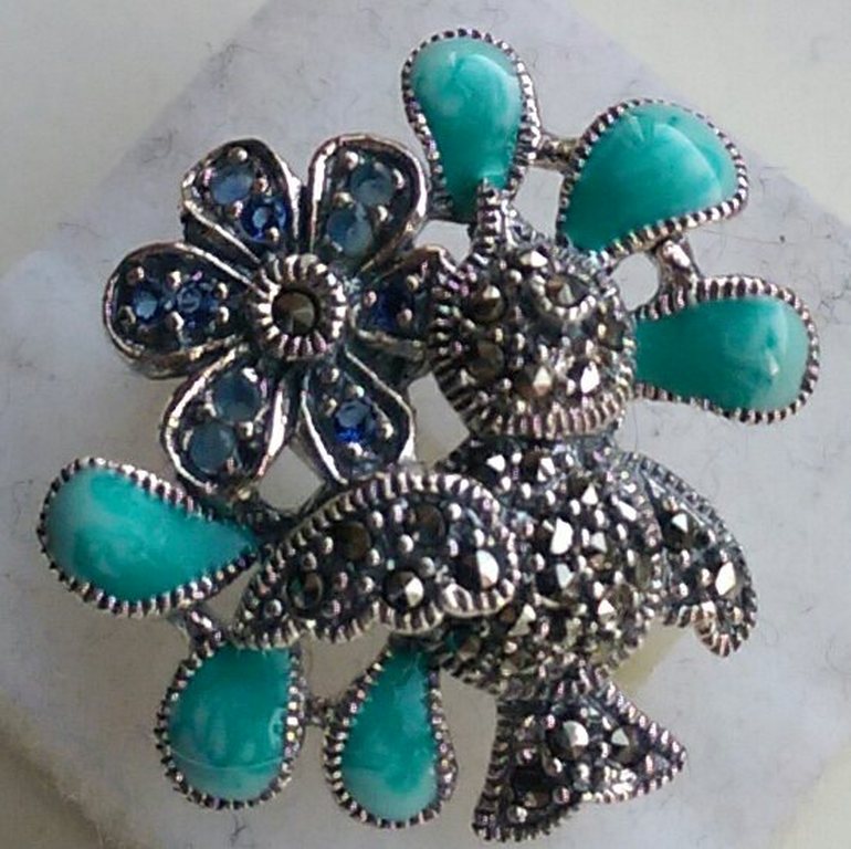 Zilveren ring met  blauwe  saffier en marcasiet  kopen? Bied vanaf 11!