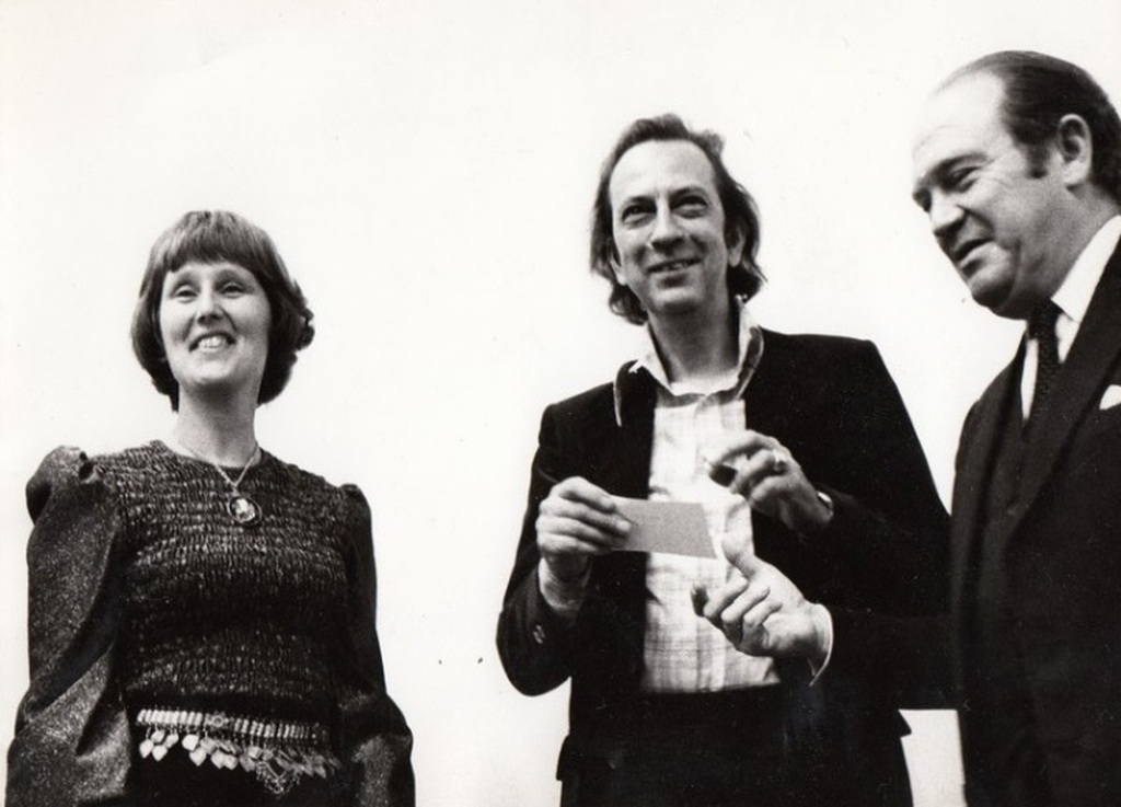 Constant Nieuwenhuys - originele foto door Gerard Herbert, 1973 kopen? Bied vanaf 45!