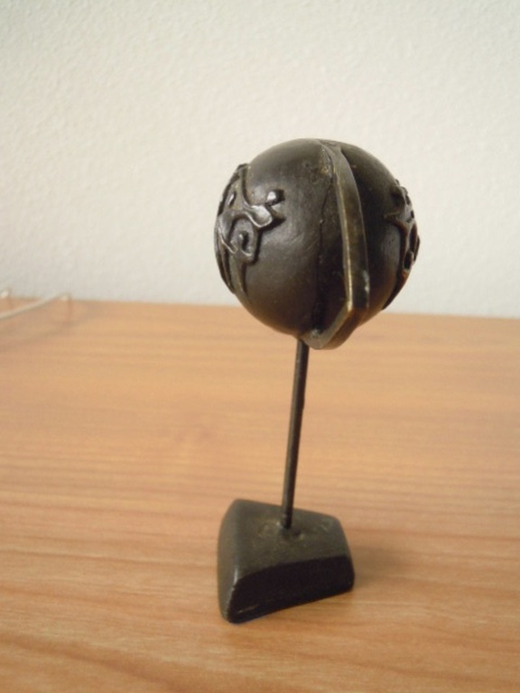 Prachtig massief bronzen beeldje - kunstenaar onbekend - 12 cm hoog. kopen? Bied vanaf 45!
