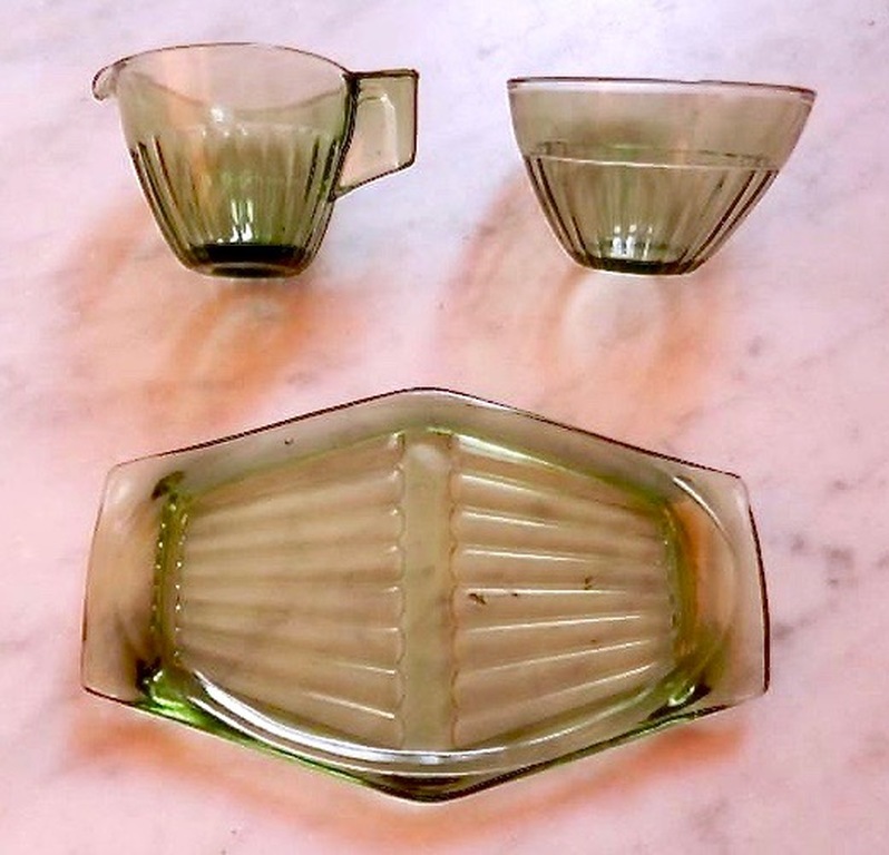 A.D. Copier art deco melk en suiker 'roomstel' op vlinder schotel - 1939 kopen? Bied vanaf 19!