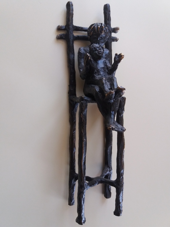 BRONS BEELD VAN ASTRID VELDHUYSEN KOPPEN MOEDER MET KIND 21 X 6 CM GROOT . kopen? Bied vanaf 40!