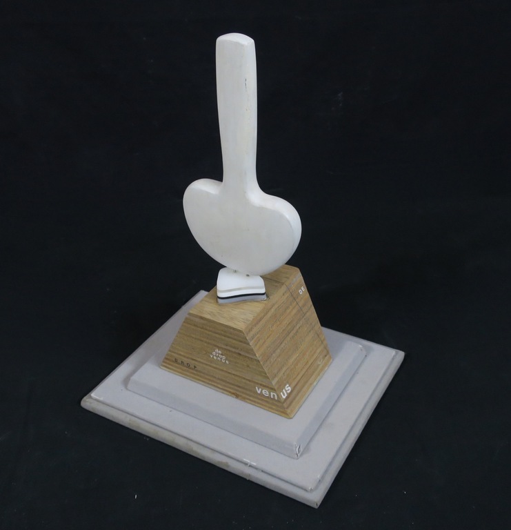 Ian Pieters: Sculptuur gemengde techniek, De dropvenus kopen? Bied vanaf 1!