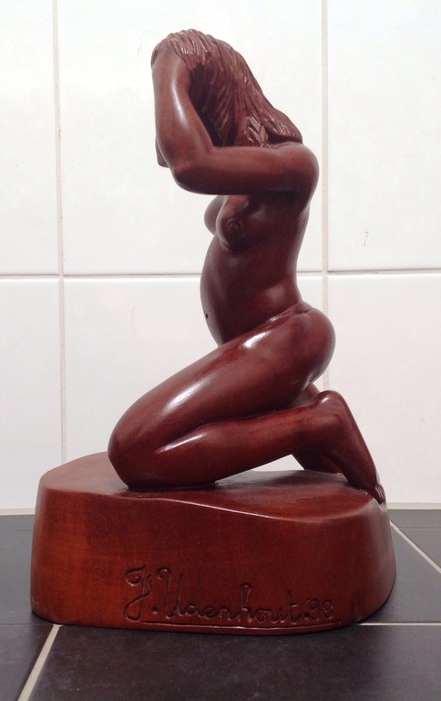 Jhunry Udenhout: beeld uit mahoniehout, naked lady, 1998 kopen? Bied vanaf 150!