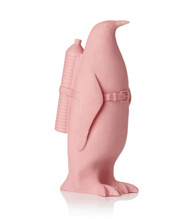 William Sweetlove: Gerecycled plastic, Penguin met waterfles roze kopen? Bied vanaf 220!