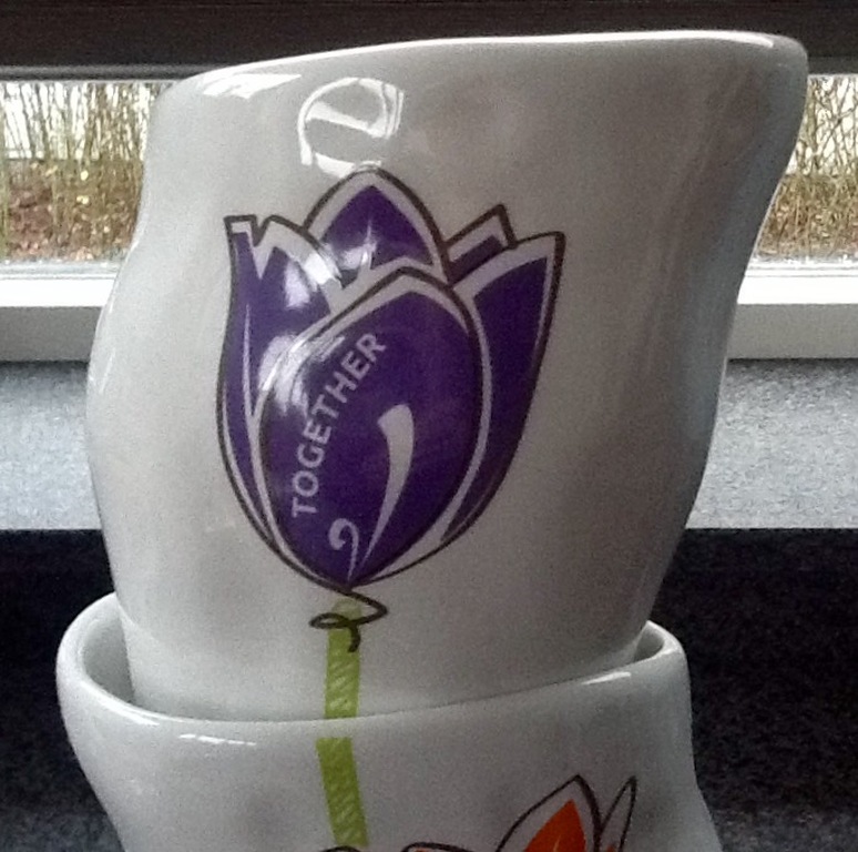 Corry Ammerlaan-van Niekerk, Bekers, Flowering the world together kopen? Bied vanaf 20!