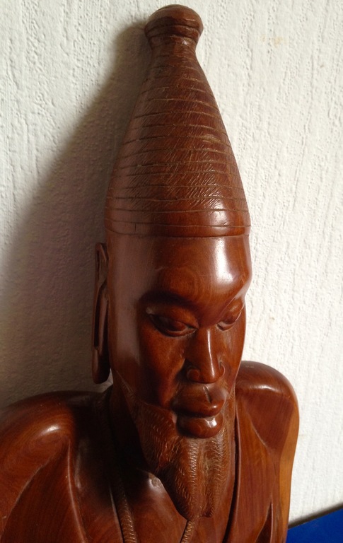 Groot  West - Afrikaans houten beeld van een strijder kopen? Bied vanaf 1!