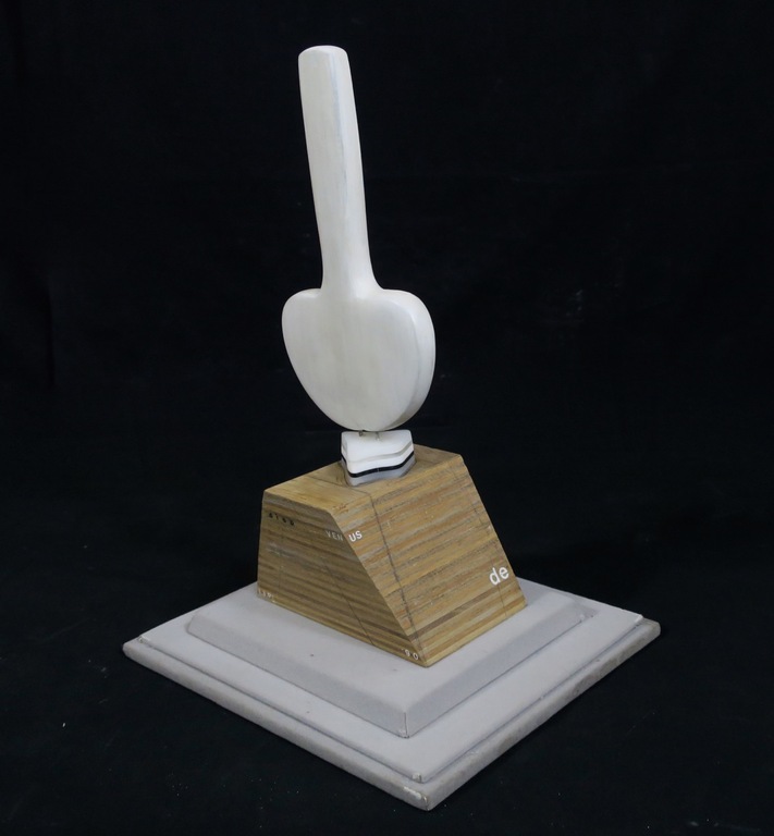 Ian Pieters: Sculptuur gemengde techniek, De dropvenus kopen? Bied vanaf 1!