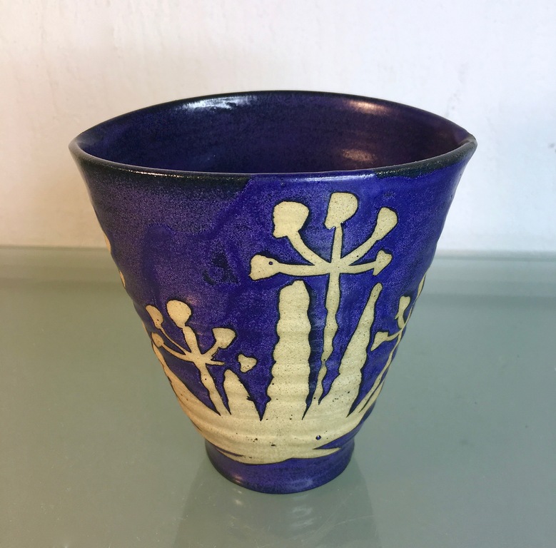  Lysgaard RØROS - blauwe vaas met floraal decor - Noorwegen -  Eind 20e eeuw kopen? Bied vanaf 9!