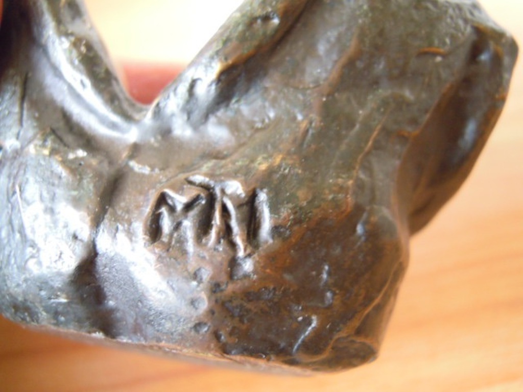 Kunstenaar onbekend- zwaar massief beeldje/theelichthouder -gesigneerd. kopen? Bied vanaf 35!