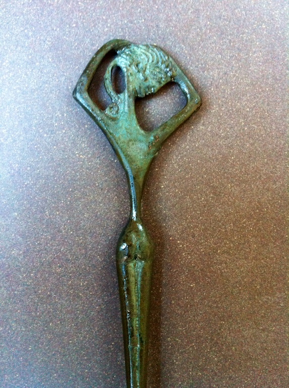 Twee bronzen beelden Griekse goden 'Aphrodite' en 'Demeter' kopen? Bied vanaf 1!